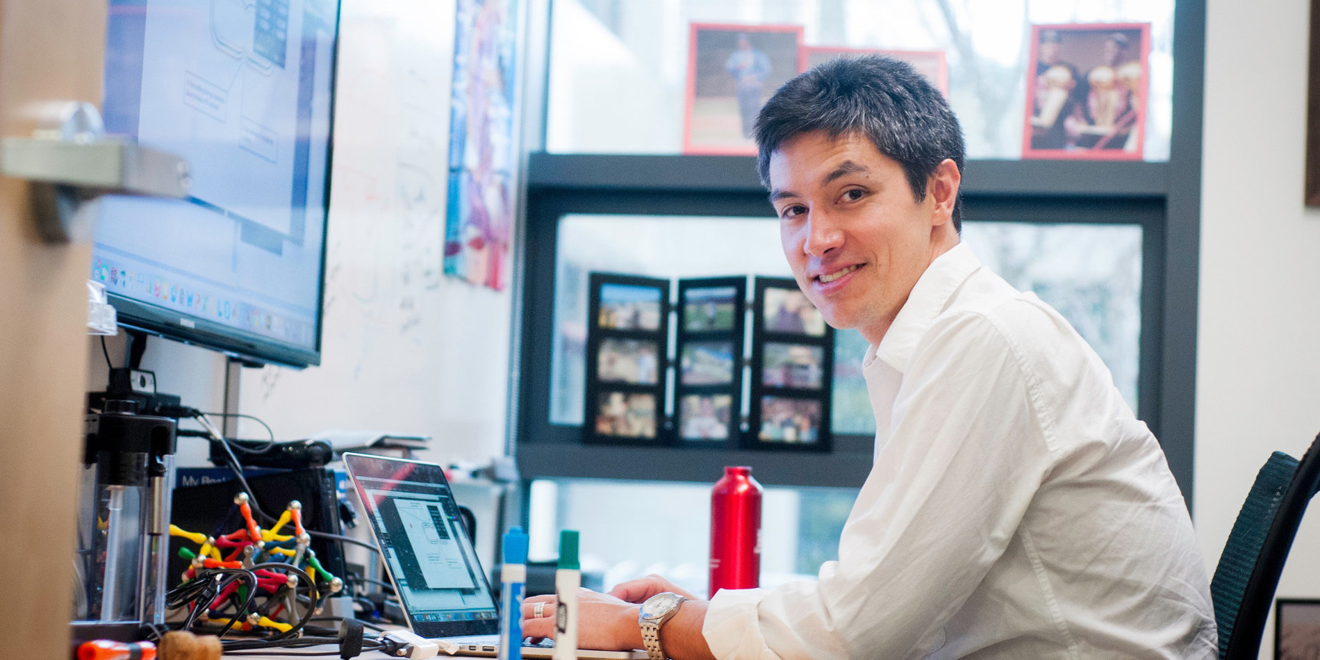 Kerwyn Huang at his desk
