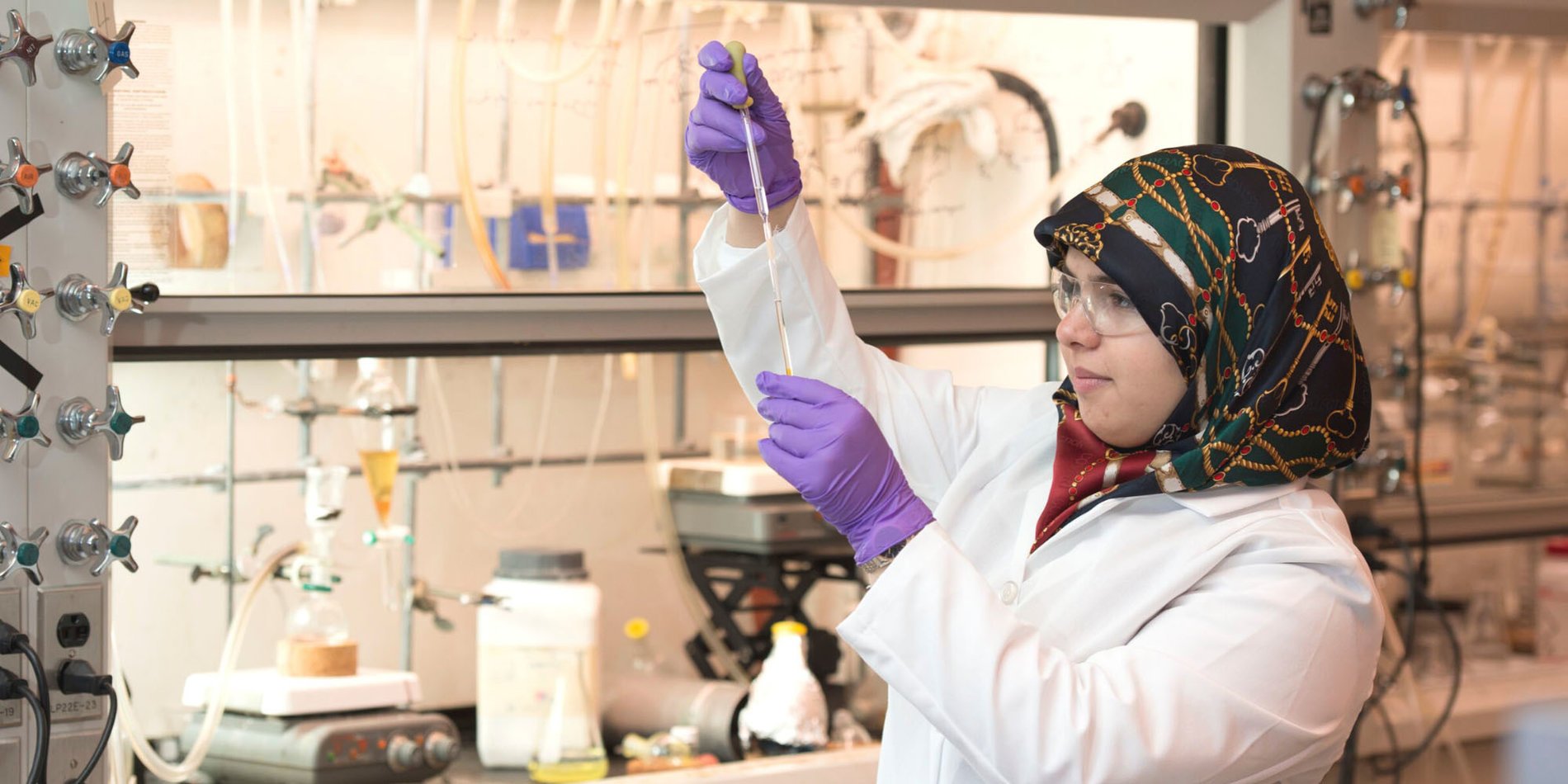 Senior Zahra Harati Taji is conducting research in the DuBois lab